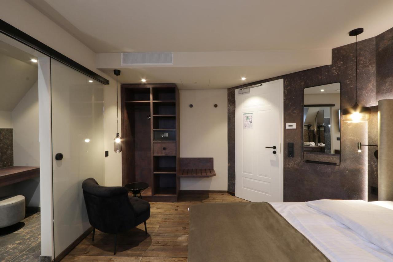 Reinhardts Hotel Бухен Екстериор снимка