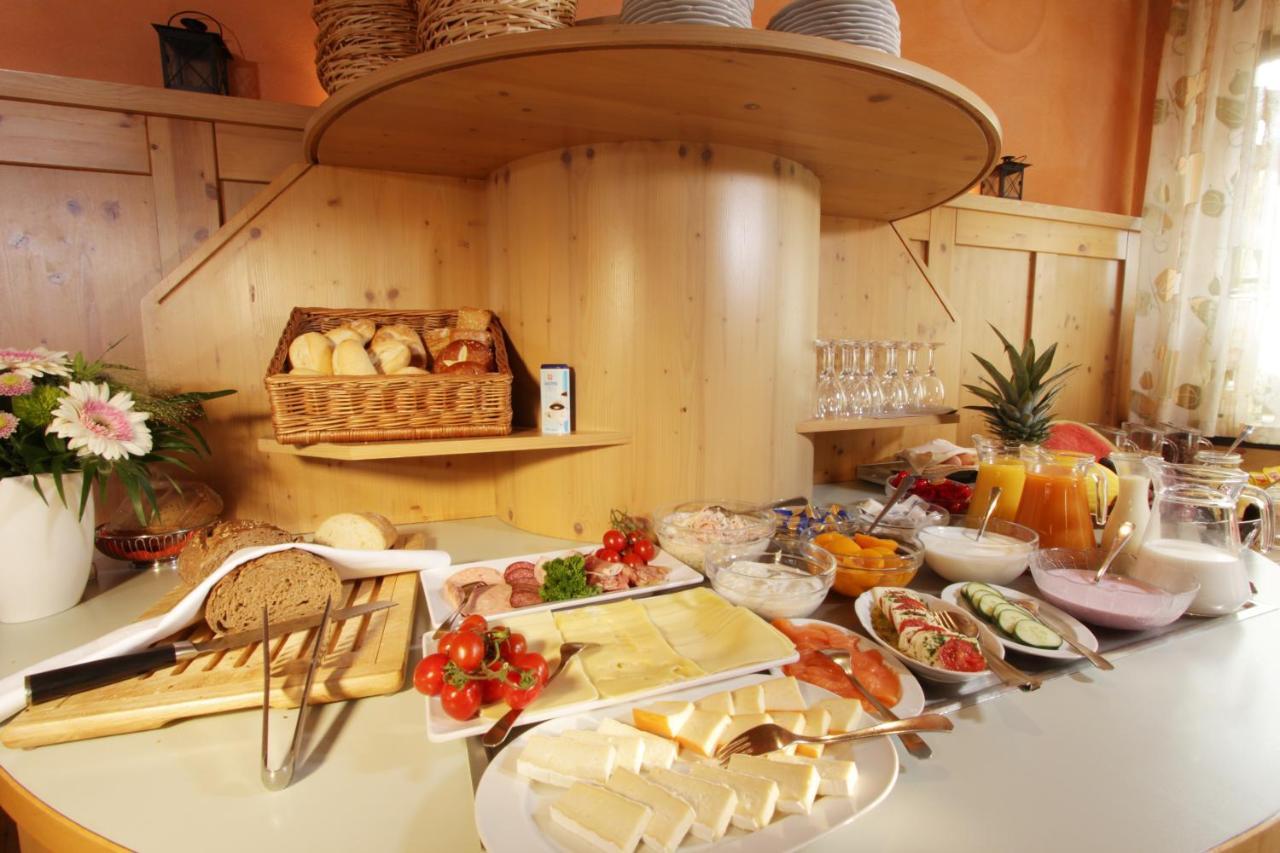 Reinhardts Hotel Бухен Екстериор снимка